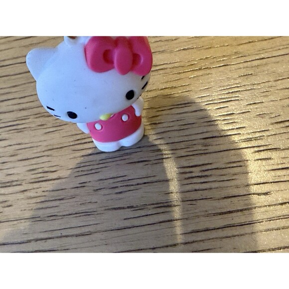 Hello Kitty Figure WRISTBAND KEYCHAIN Key Clip Purse Fob Backpack Milk Charm Toy - Picture 5 of 5